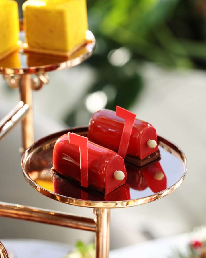 Celebrate the holidays at Four Seasons Hotel Dalian with a Christmas-themed afternoon tea featuring exquisite savory bites, decadent desserts, and festive beverages in elegant surroundings.