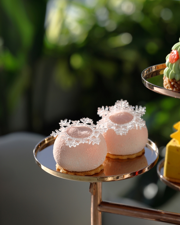 Celebrate the holidays at Four Seasons Hotel Dalian with a Christmas-themed afternoon tea featuring exquisite savory bites, decadent desserts, and festive beverages in elegant surroundings.