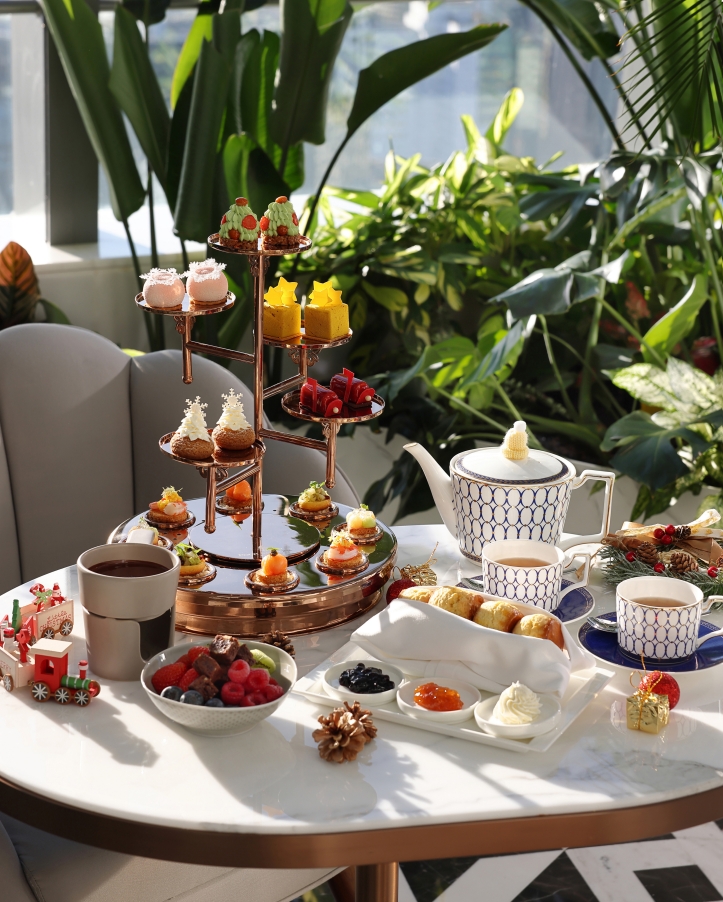 Celebrate the holidays at Four Seasons Hotel Dalian with a Christmas-themed afternoon tea featuring exquisite savory bites, decadent desserts, and festive beverages in elegant surroundings.