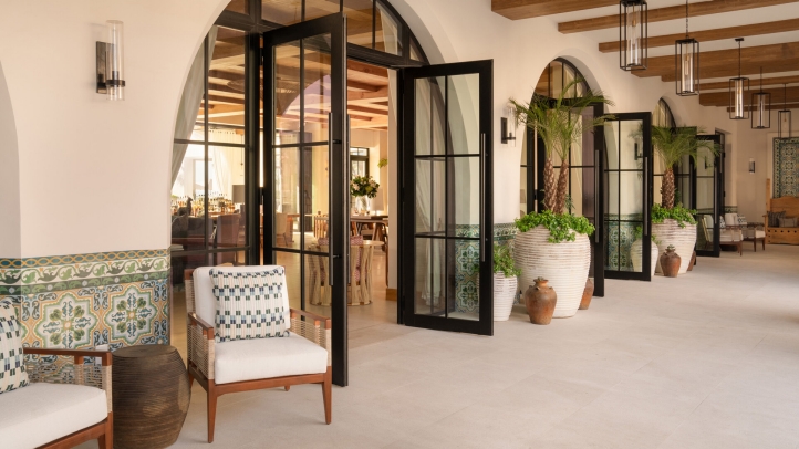 Experience Four Seasons Cabo San Lucas at Cabo Del Sol, where modern luxury meets Mexican heritage. Discover stunning design, artisanal details, oceanfront elegance, and cultural charm.