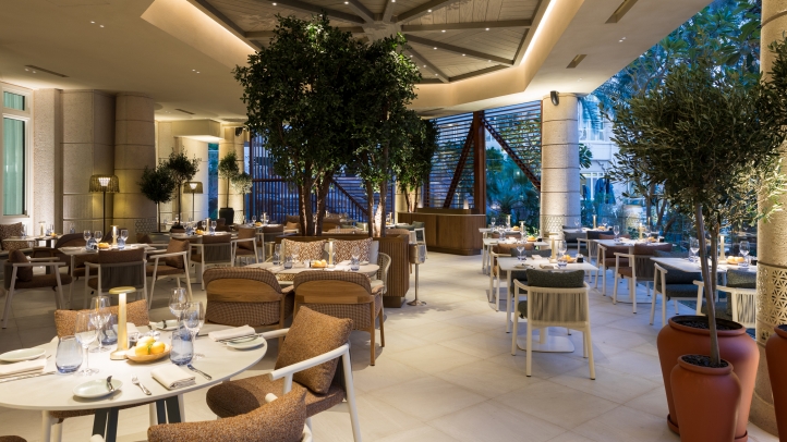 Experience Mediterranean flavors reimagined at Elements, Four Seasons Hotel Doha’s vibrant dining destination featuring fresh cuisine, stylish design, and oceanfront views.