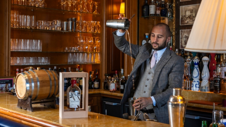 Experience the art of Swiss craftsmanship with Four Seasons Hotel des Bergues Geneva and Roger Dubuis, blending watchmaking precision and fine whisky in a unique half-day journey.