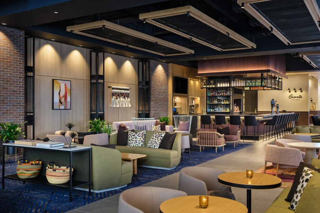 Canopy by Hilton debuts in South Dakota with a boutique hotel in Sioux Falls’ Steel District, offering locally inspired design, Italian dining, and scenic riverfront views.