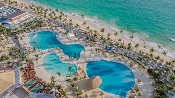 Hyatt and Grupo Piñero announce a strategic joint venture, adding 22 Bahia Principe resorts to Hyatt’s Inclusive Collection, expanding global all-inclusive travel options.