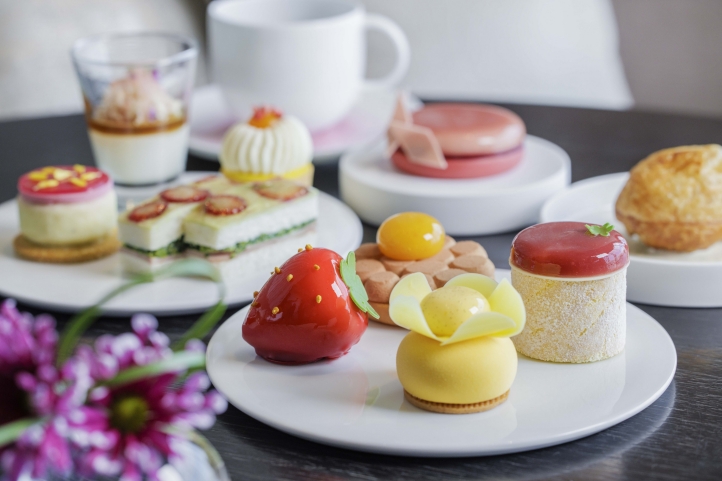 Experience a reimagined Afternoon Tea at Four Seasons Hotel Tokyo at Otemachi, as Pastry Chef Michele Abbatemarco blends Parisian dessert trends with Japanese flavors.