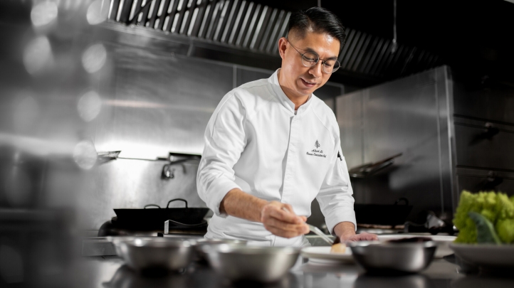 Experience a unique fusion of Chinese and Thai cuisine at Four Seasons Resort Chiang Mai with exclusive Four Hands dining events featuring Michelin-recommended chefs.