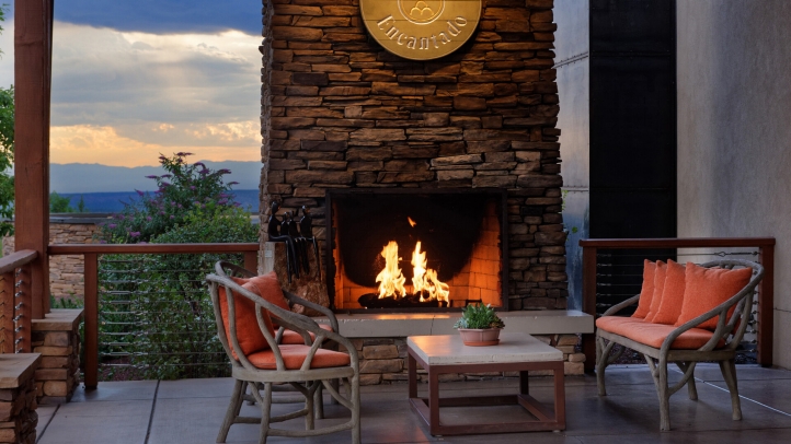 Escape to Four Seasons Resort Rancho Encantado Santa Fe for cozy winter experiences, from fireside picnics and indulgent cocoa flights to spa treatments and fireside s’mores.