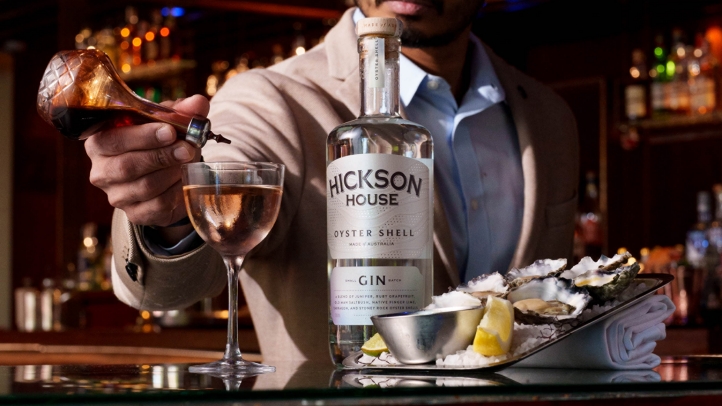 Celebrate summer at Grain Bar, Four Seasons Hotel Sydney, with artisanal gin and fresh Sydney Rock Oysters, or craft your own G&T with expert mixologists in a chic setting.