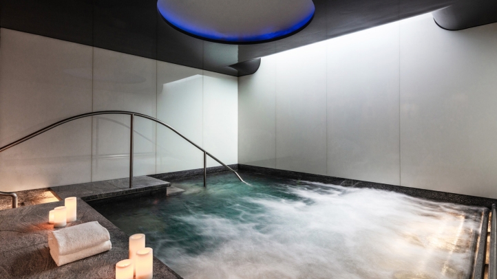 Discover regenerative wellness at Four Seasons Hotel London at Park Lane, featuring spa treatments by Omorovicza, Cellcosmet, and Philosophia Botanica in a serene Hyde Park sanctuary.