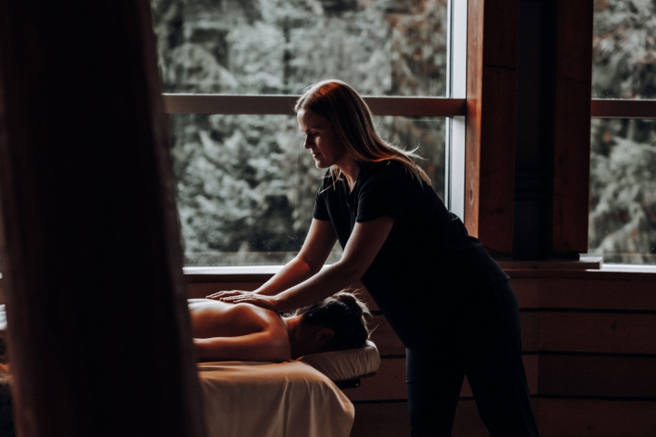 Discover Four Seasons Resort Whistler's award-winning spa, honored with the ISPA Innovate Award for its transformative wellness experiences and partnership with Sḵwálwen Botanicals.