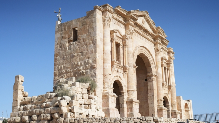 Celebrate your dream wedding with Four Seasons Hotel Amman, offering breathtaking venues like the Amman Citadel and Jerash, blending modern luxury with ancient charm.