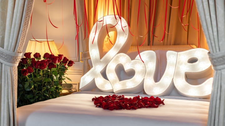 Celebrate Valentine’s Day at Four Seasons Hotel des Bergues Geneva with the "Romance & Music" package, featuring a luxury stay, VIP concert, gourmet dining, and romantic touches.