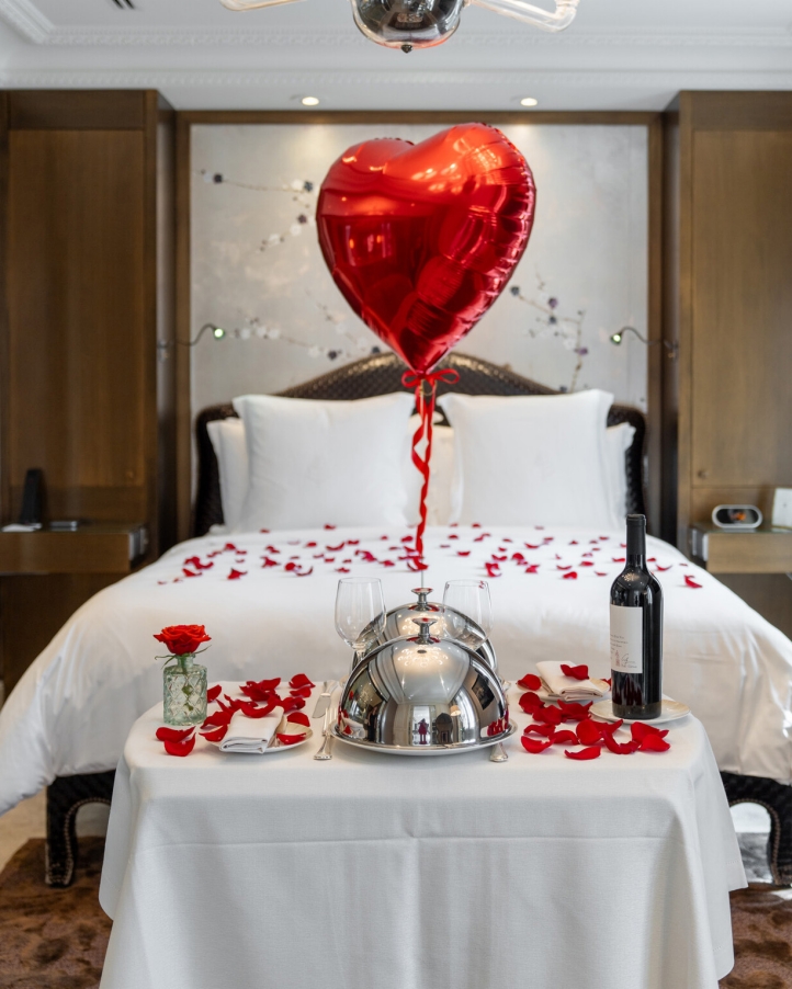 Celebrate Valentine’s Day at Four Seasons Hotel des Bergues Geneva with the "Romance & Music" package, featuring a luxury stay, VIP concert, gourmet dining, and romantic touches.