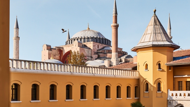 This winter, Four Seasons Hotel Istanbul at Sultanahmet invites families to a magical treasure hunt for kids, blending fun, history, and discovery in a captivating setting.