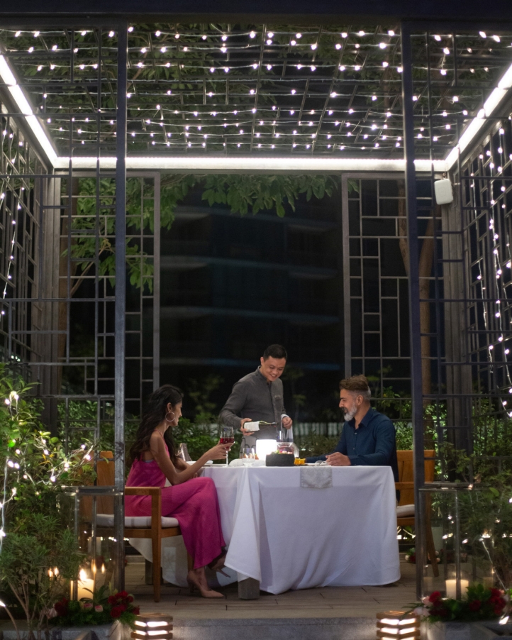 Celebrate love at Four Seasons Hotel Bengaluru with romantic rooftop dining, luxurious staycations, indulgent spa retreats, and handcrafted Valentine’s treats.