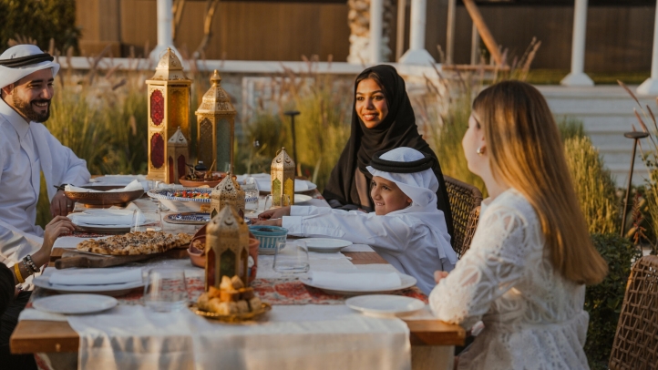 Celebrate Ramadan at Four Seasons The Pearl-Qatar with outdoor Iftar at La Plage, elegant dining at Duchess Tea Lounge, and gourmet experiences at Chicago Rare and Spuntino.