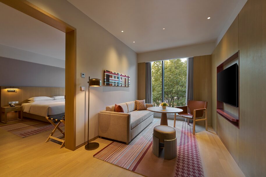 Hyatt Place Shaoxing Keqiao opens in Zhejiang, offering modern comforts, 24/7 dining, event spaces, and a prime location near cultural and business hubs.