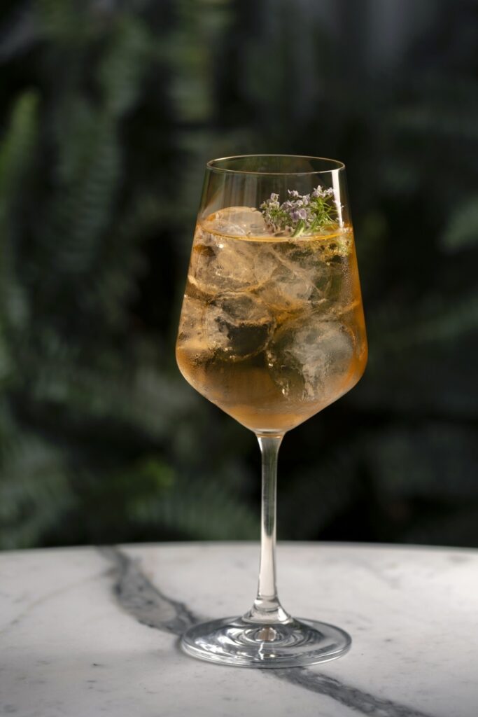 Experience A Taste of Athens at Four Seasons Geneva with Avra Bar's exclusive cocktails and Greek tapas, available on the terrace from May 15 to 30, 2025.