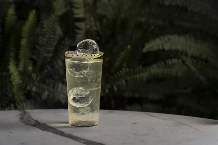 Experience A Taste of Athens at Four Seasons Geneva with Avra Bar's exclusive cocktails and Greek tapas, available on the terrace from May 15 to 30, 2025.