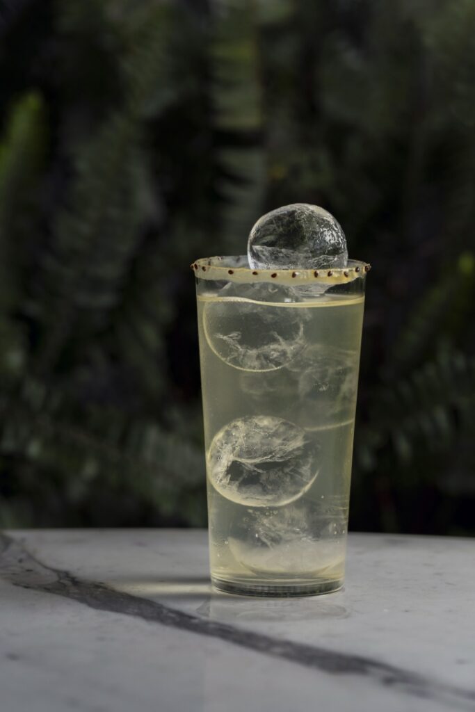 Experience A Taste of Athens at Four Seasons Geneva with Avra Bar's exclusive cocktails and Greek tapas, available on the terrace from May 15 to 30, 2025.