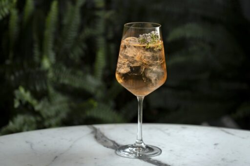 Experience A Taste of Athens at Four Seasons Geneva with Avra Bar's exclusive cocktails and Greek tapas, available on the terrace from May 15 to 30, 2025.