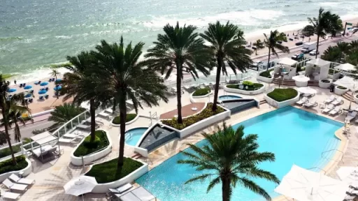 Beach House Fort Lauderdale reopens as a Hilton Resort with all-suite accommodations, oceanview dining, rooftop experiences, and beachside service on Florida’s coast.