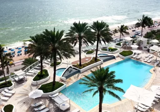 Beach House Fort Lauderdale reopens as a Hilton Resort with all-suite accommodations, oceanview dining, rooftop experiences, and beachside service on Florida’s coast.