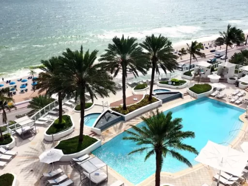 Beach House Fort Lauderdale reopens as a Hilton Resort with all-suite accommodations, oceanview dining, rooftop experiences, and beachside service on Florida’s coast.