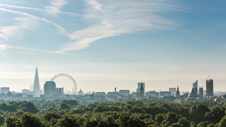 Celebrate the British summer season with exclusive experiences at Four Seasons Hampshire and Park Lane, from tennis and cocktails to V\&A access, spa rituals, and luxury styling.