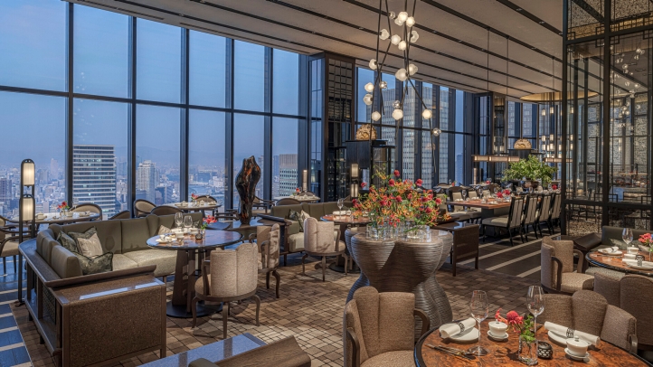 Taste Chef Raymond Wong's eight-course Cantonese menu at Jiang Nan Chun, Four Seasons Osaka, blending Kobe beef, clams and more in a sky-high dining experience until May 31.