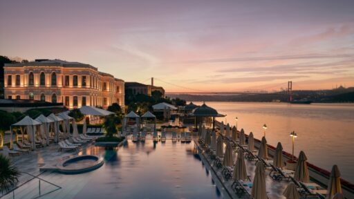Explore Lorenzo Quinn’s powerful sculptures at Four Seasons Istanbul at the Bosphorus, where emotion, art, and breathtaking waterfront views create a moving open-air gallery.