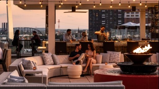 Sky Sessions return to Ramsay’s Kitchen at Four Seasons St. Louis with rooftop views, live music, seasonal cocktails, and chef-inspired bites every Thursday and Sunday.