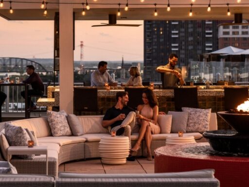 Sky Sessions return to Four Seasons St. Louis with rooftop music, cocktails, and views at Ramsay’s Kitchen every Thursday evening and Sunday afternoon through Labor Day.