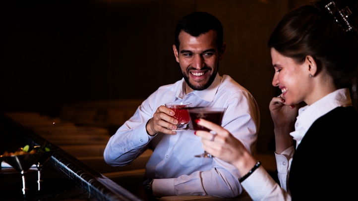 Tonic Bar at Four Seasons Riyadh debuts as a luxe, alcohol-free lounge led by an all-female team, offering signature tonics, elegant design, and upscale bar bites.