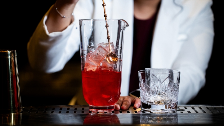 Tonic Bar at Four Seasons Riyadh debuts as a luxe, alcohol-free lounge led by an all-female team, offering signature tonics, elegant design, and upscale bar bites.